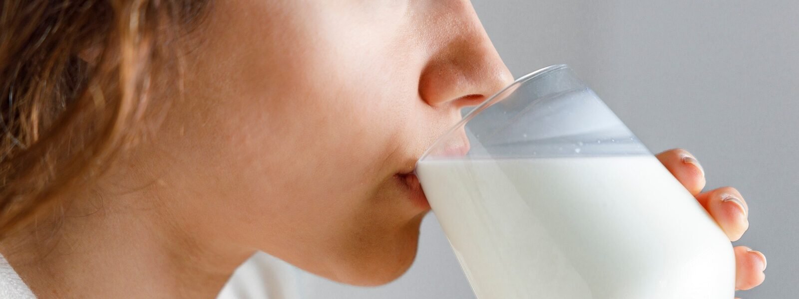 Is Drinking Milk Good Or Bad For Your Eyes? What The Experts Say - Health Digest