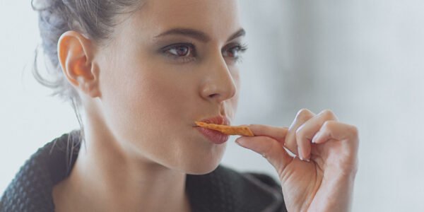 Why You Should Think Twice Before Eating Diet Snacks On An Empty Stomach - Health Digest