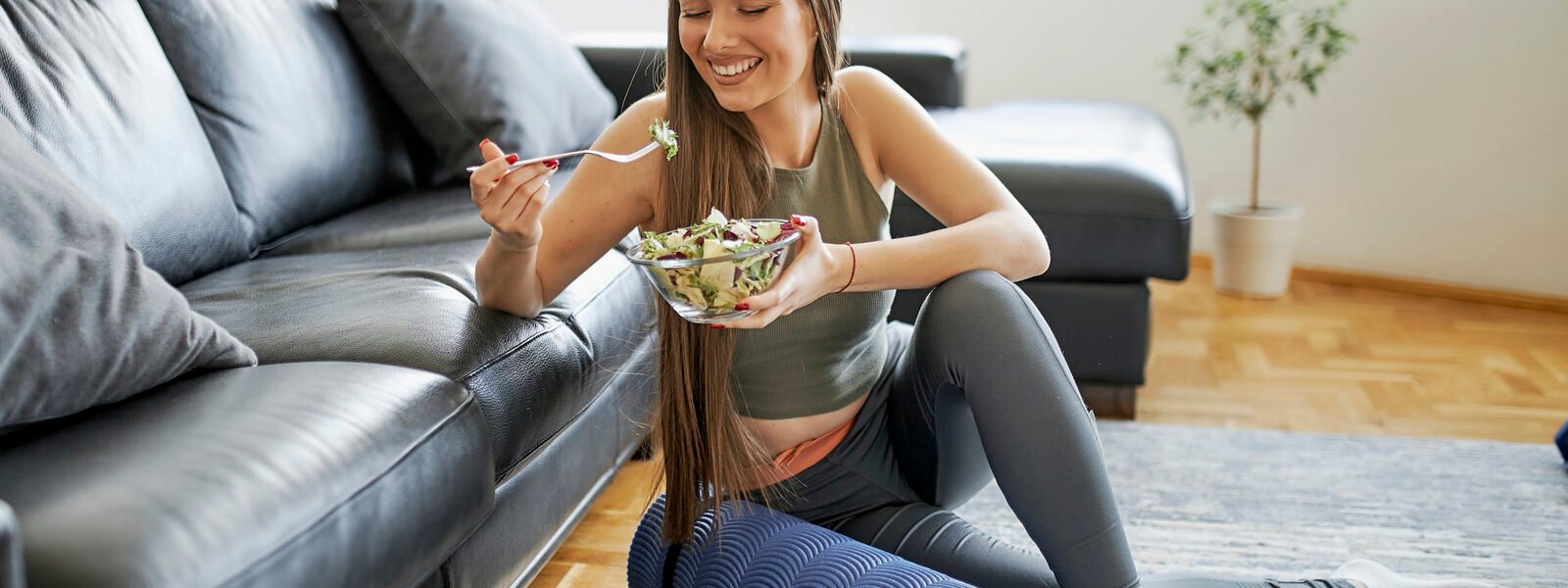 Eating Salad Every Day Has An Unexpected Effect On Your Muscles - Health Digest